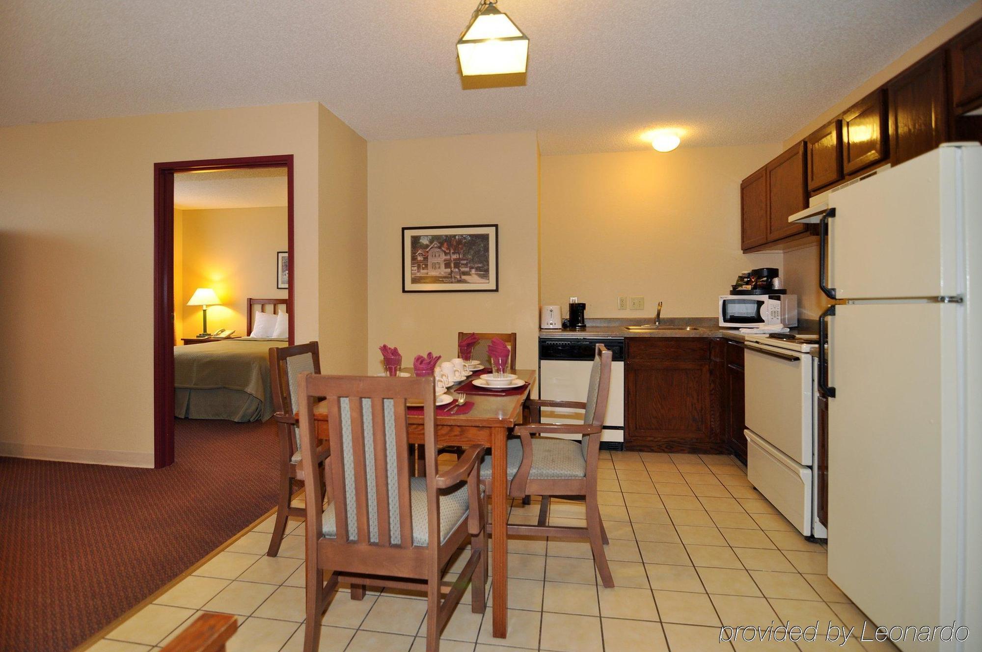 Norwood Inn And Suites Chaska Chambre photo