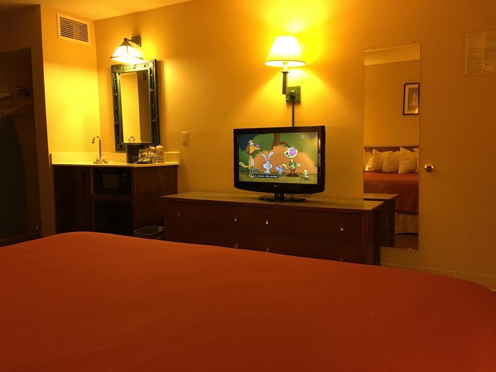 Norwood Inn And Suites Chaska Extérieur photo