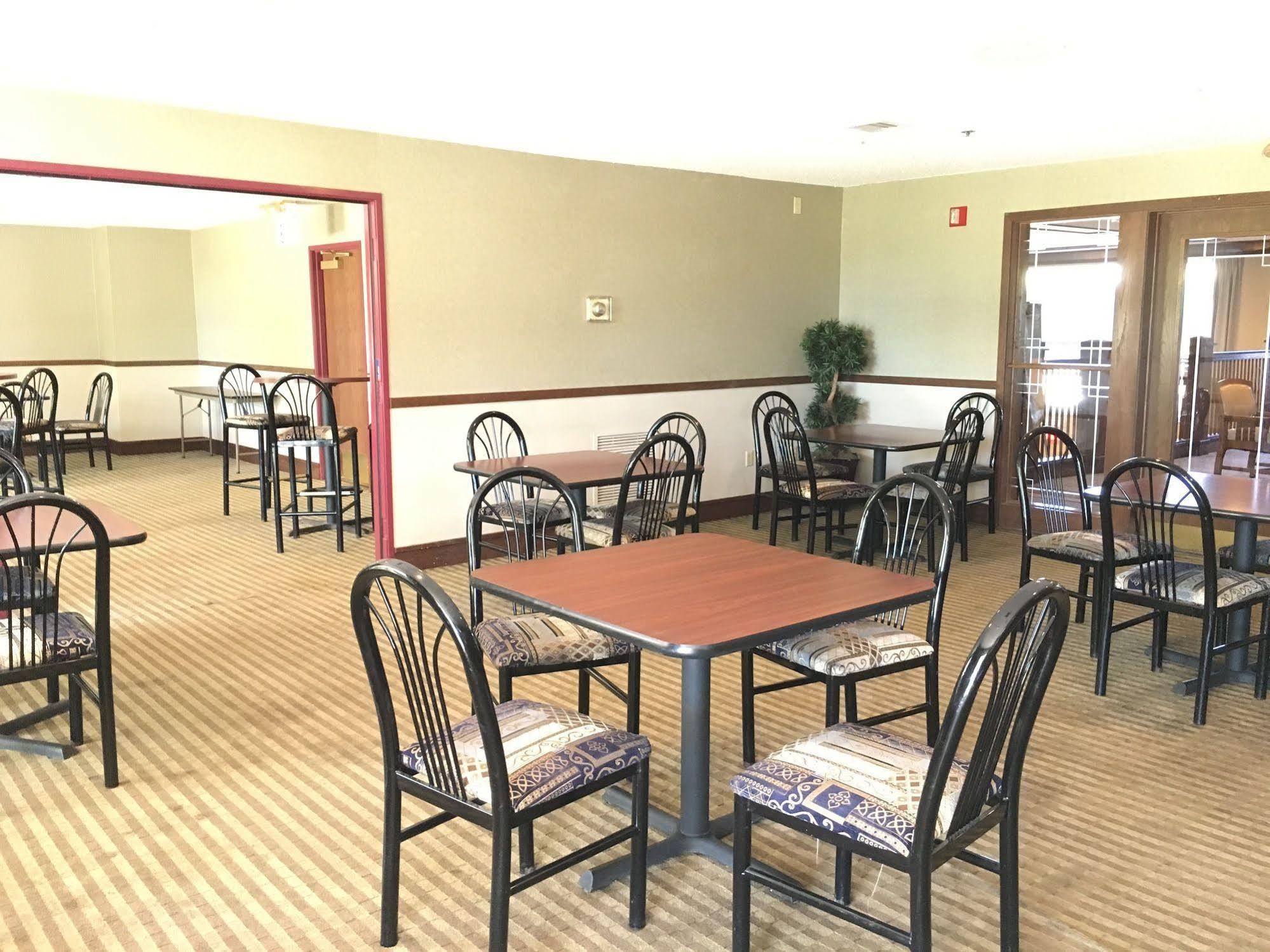 Norwood Inn And Suites Chaska Extérieur photo